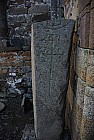 Kamen zo 6 storocia s napisom DOMINI a krizom, vo vnutri kostolika