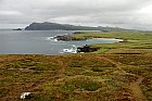 Pohlad na pre mna najkrajsiu plaz v Irsku v pozadi tie kopecky The Three Sisters